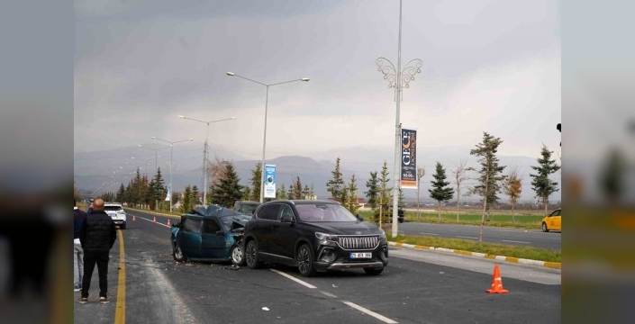Erzurum'da dehşet anları: Freni boşalan kamyon can aldı, zincirleme kaza 2 yaralı!