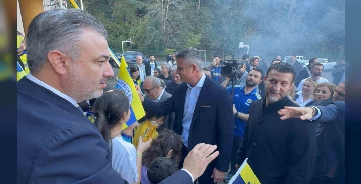 Fenerbahçe başkanı Sadettin Saran'a Rize'de 'atmaca' sürprizi: 'Yanımda götürebilir miyim?' diye sordu!