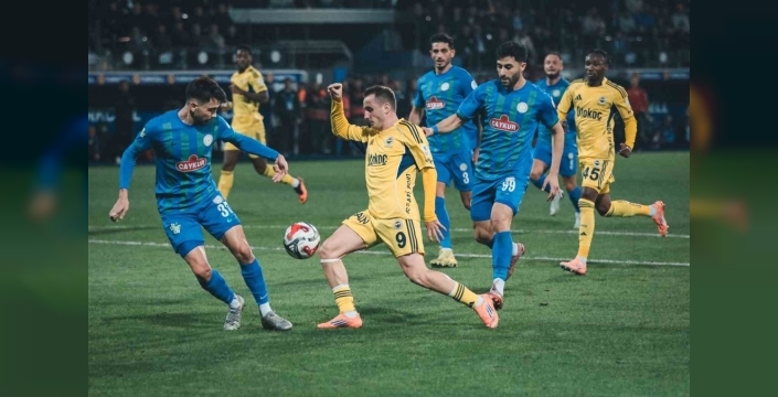 Fenerbahçe şokta! Çaykur Rizespor ilk yarıda 2-0'la fark attı! Devre arası neler olacak?