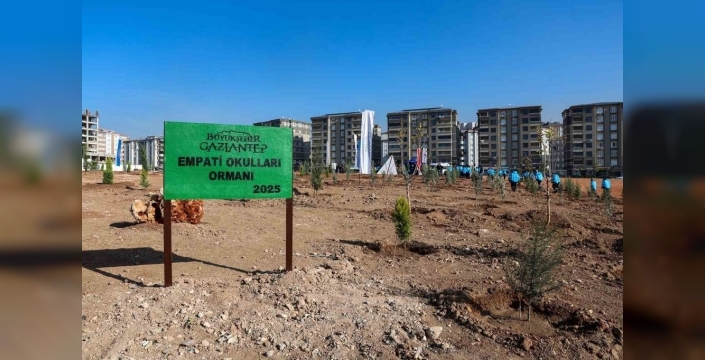 Gaziantep'te YeşilanteP fırtınası: 300 fidan toprakla buluştu, şehir nefes alıyor!