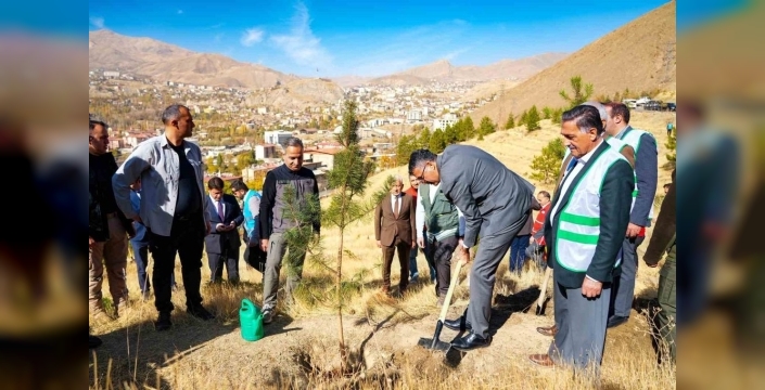 Hakkari'de yeşeren kahramanlık: Şehit Halil Tatlı adına fidan toprakla buluştu