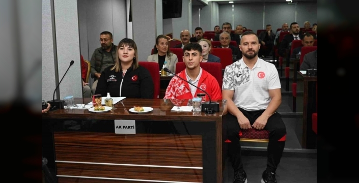 Isparta'nın gururu: Milli halterciler altınla onurlandırıldı