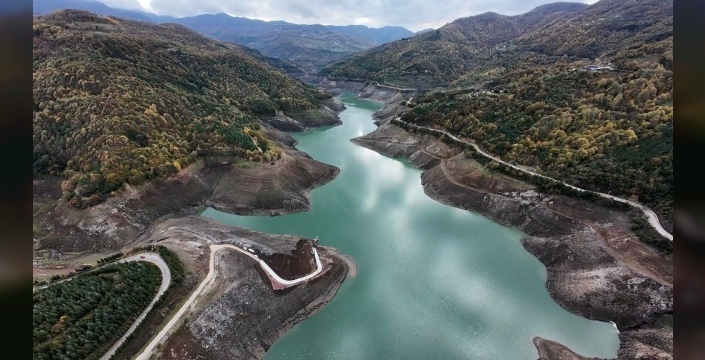 İstanbul'un kapı komşusunda sonbaharın büyüleyici renk cümbüşü: Başiskele'de hazan keyfi