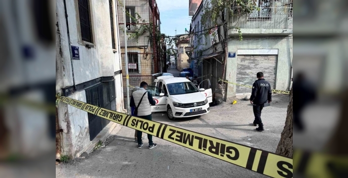 İzmir'de Kızılay personeline silahlı saldırı: Yaralı hastaneye kaldırıldı