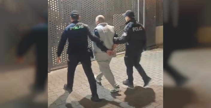 İzmir'de polisten kaçmaya çalışan firari yakalandı: 16 yıl hapis cezası varmış!