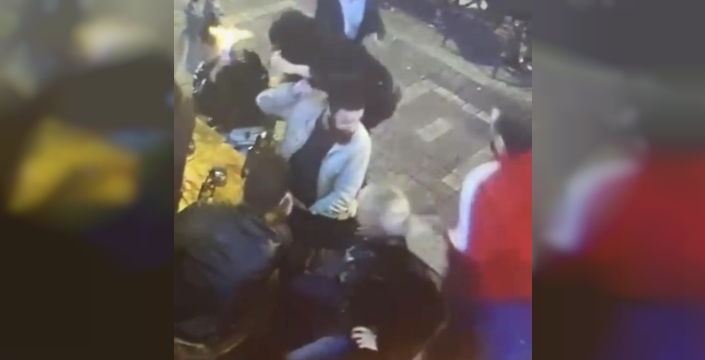 Kadıköy'de şok eden saldırı: Genç kadın ateşe verildi!