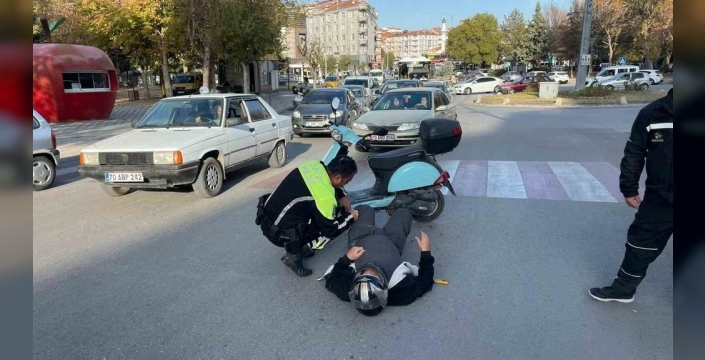 Kahraman polis: Yaralı sürücünün başından ayrılmadı, ambulans gelene kadar bekledi!