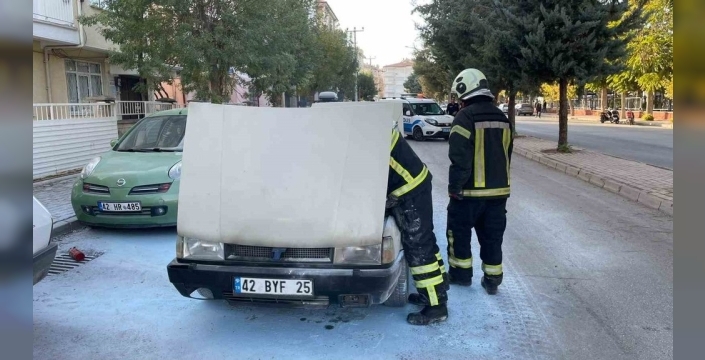 Karaman'da vatandaşlardan örnek dayanışma: Alev alan aracı yangın tüpüyle söndürdüler