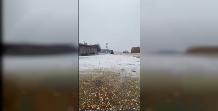 Kars'ta kış geri döndü: Bozyiğit köyü karla kaplandı!