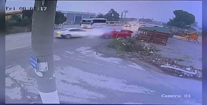 Kemalpaşa'da yürekleri dağlayan kaza: Zeytin işçileri can verdi, yaralıların durumu belirsiz!