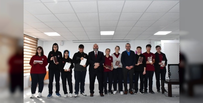 Kütahya'da 'Hz. Peygamber ve şahsiyet inşası' konferansı coşkuyla gerçekleşti