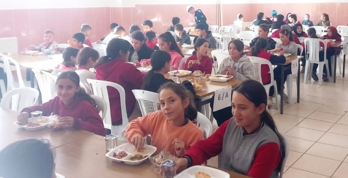 Kütahya'da taşımalı eğitimde öğrencilere hijyenik yemek hizmeti başladı