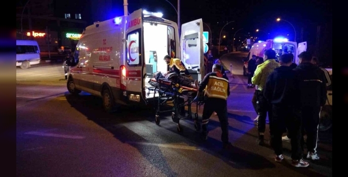 Malatya'da gecenin dehşeti: Kavşakta korkunç kaza, 3 yaralı, sürücü kayıp!