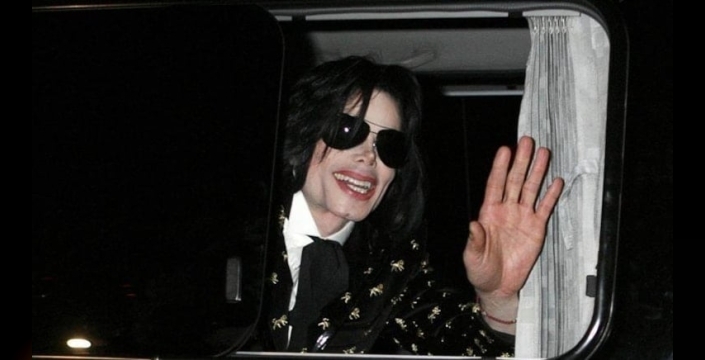 Michael Jacksonın kirli sırları perde arkasında: 155 milyon dolarlık film için taciz mağdurları mı susturuldu?