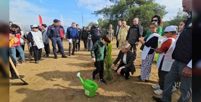 Nazilli yeşeriyor: 3 bin fidanla geleceğe nefes olundu!