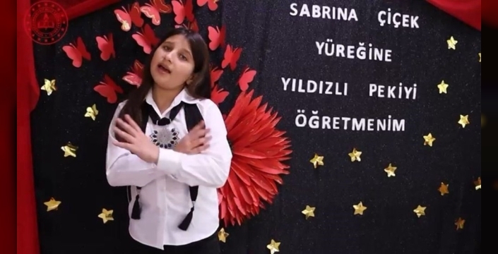 Öğretmenler günü'nde Bolu'dan gelen kahkaha bombası: Minik öğrenciler öğretmenlerini güldürmekten kırdı geçirdi!