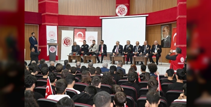 Osmaniyede gazilerle gençlerin buluşması: Vatan ve kahramanlık üzerine önemli mesajlar verildi