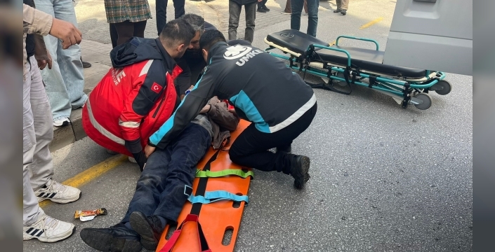 Otomobil yaşlı adama çarpıp kaçtı