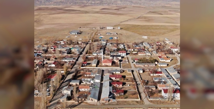 Özalp'ta sonbahar güzelliği: Simetrik yapılar adeta bir kartpostal