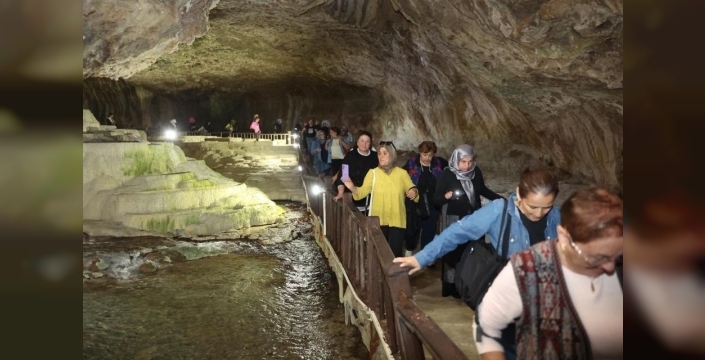 Pamukkale ve Kaklık Mağarası Turları Kadınlardan Tam Not Aldı: Merkezefendi'den Sosyal Kültürel Keşif Turu