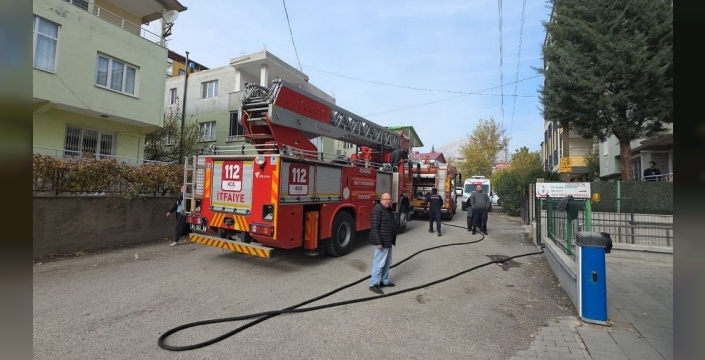 Pozantı aile sağlığı merkezi'nde şok yangın: Sağlıkçıdan nefes kesen kurtarılma!