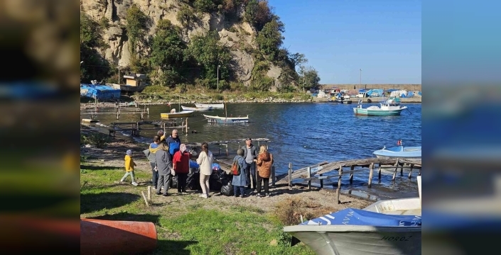 Sahiller temizleniyor: Kurucaşile Tekkeönü'nde 2 saatte 30 poşet çöp çıktı!