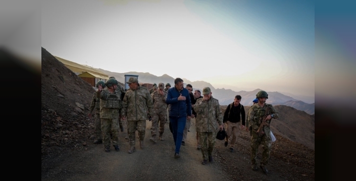 Sınırda güvenlik denetimi: Korgeneral Topaloğlu ve Vali Çelik ile stratejik ziyaret