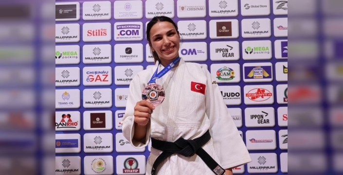 Şok başarı: Beun öğrencisi Vandemir, Avrupa podyumunda!