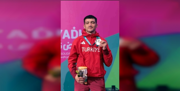 Şok başarı! Riyad'da Kayserili sporcular altın ve bronz madalyaları kaptı, Türkiye gururlandı!