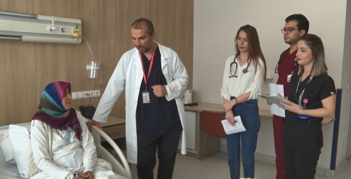 Şok gelişme: 51 yaşındaki hastaya kasıktan yeni kapak takıldı, açık kalp ameliyatına gerek kalmadı