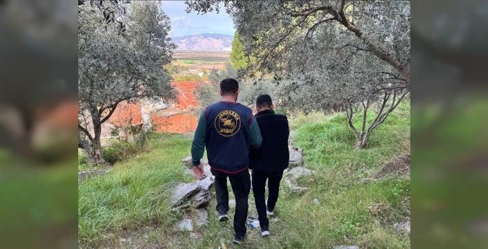 Söke'de firari şahıs, ormanlık alanda saklanırken yakalandı
