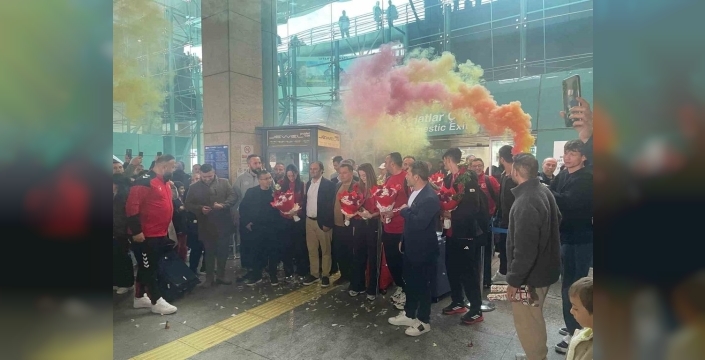 Tarihin sayfalarına geçen şampiyonluk: Taekwondo milli takımı Ankara'ya zaferle döndü