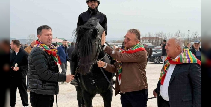 Tavşanlı'da rahvan at yarışları: Albora şampiyon oldu!