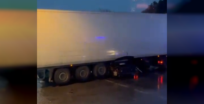 Tır ile otomobil çarpıştı: Karı-koca hayatını kaybetti