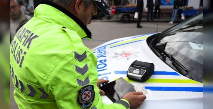 Trafikte büyük şok! 15 bin TL cezadan kurtulamadınız: Hem para hem de araç bağlanacak!