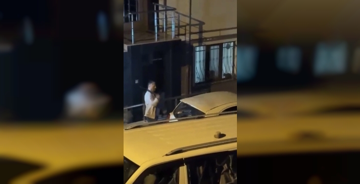 Ümraniye'de boşanma davası ortasında dehşet: Eşinin aracına saldıran öfke kurbanı komşuyu da vurdu!