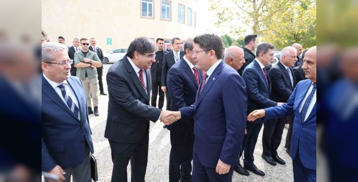 Yılmaz Tunçtan deprem sonrası ceza davaları hakkında çarpıcı açıklama