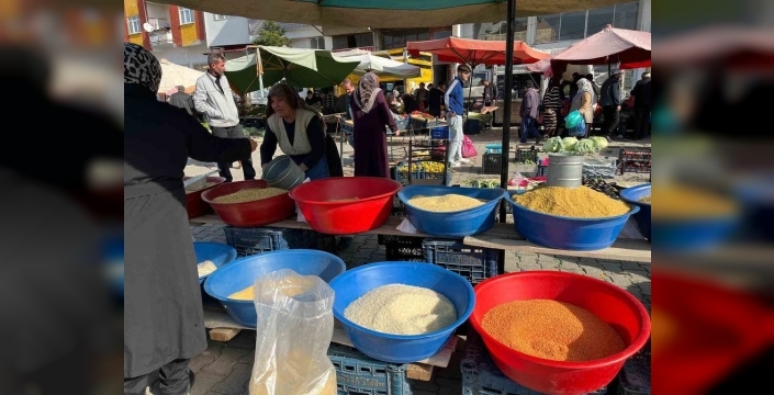 Yozgat’ta 70'lik çift, 40 yıldır pazarcılık yaparak hayatlarına yön veriyor