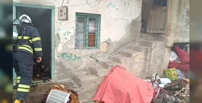 Adana'da Ev Yangını Çevreye Yayılmadan Kontrol Altına Alındı