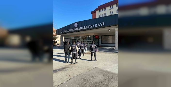 Afyonkarahisar'da düzensiz göçmen operasyonu: 4 tutuklama