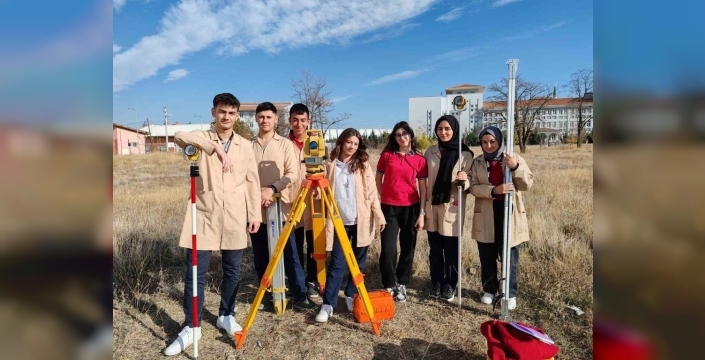Afyonkarahisar'da geleceğin tapu memurları stajla yetişiyor