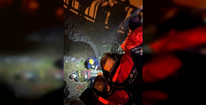Ağrı'da köprüden düşen vatandaş, ekiplerin koordineli çabasıyla kurtarıldı