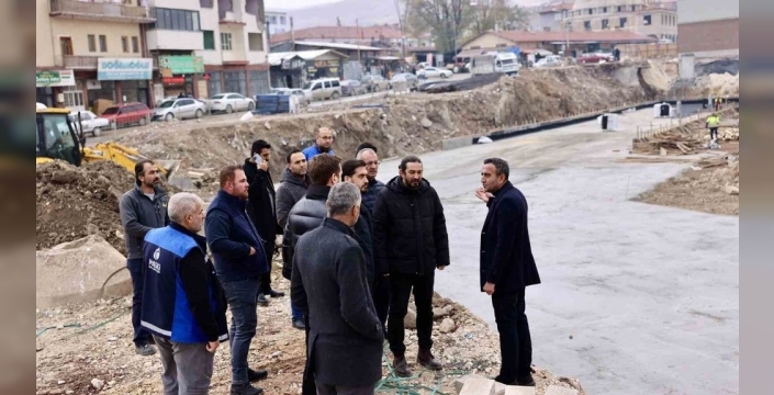 Akçadağ'da şehir dönüşümü hızla ilerliyor: Başkan Ulutaş rezerv alanlarındaki çalışmaları yerinde inceledi