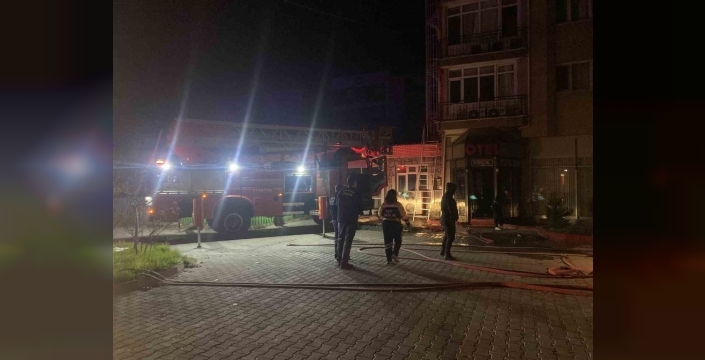 Alaşehir'de otel yangını: Gece yarısı panik, hızlı müdahale ile facia önlendi