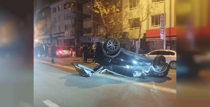 Ankara'da üç otomobil birbiriyle çarpıştı: Bir kişi yaralı