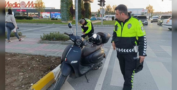 Antalya'da trafik kazası: Motosiklet ile otomobil çarpıştı, 2 kişi yaralandı