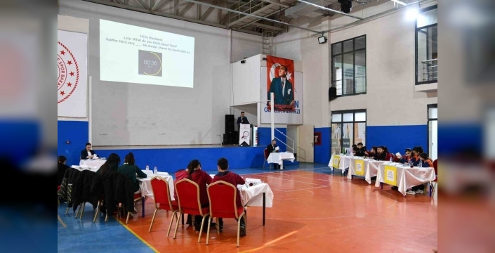 Ardahan'da ortaokullar arası bilgi yarışması heyecanı yaşandı
