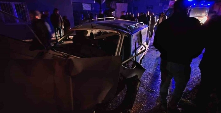 Aydın'da yağmur nedeniyle direksiyon hakimiyeti kaybolan araç yoldan çıktı, 4 yaralı
