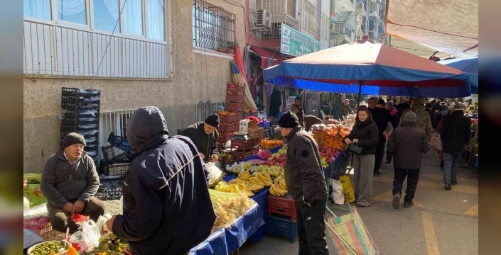 Aydın'ın tarihi Salı Pazarı'nda yıl sonu hareketliliği