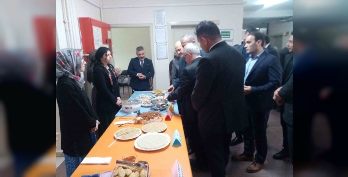 Aydıntepe'de öğrenciler Bayburt'un yöresel lezzetlerini tanıttı